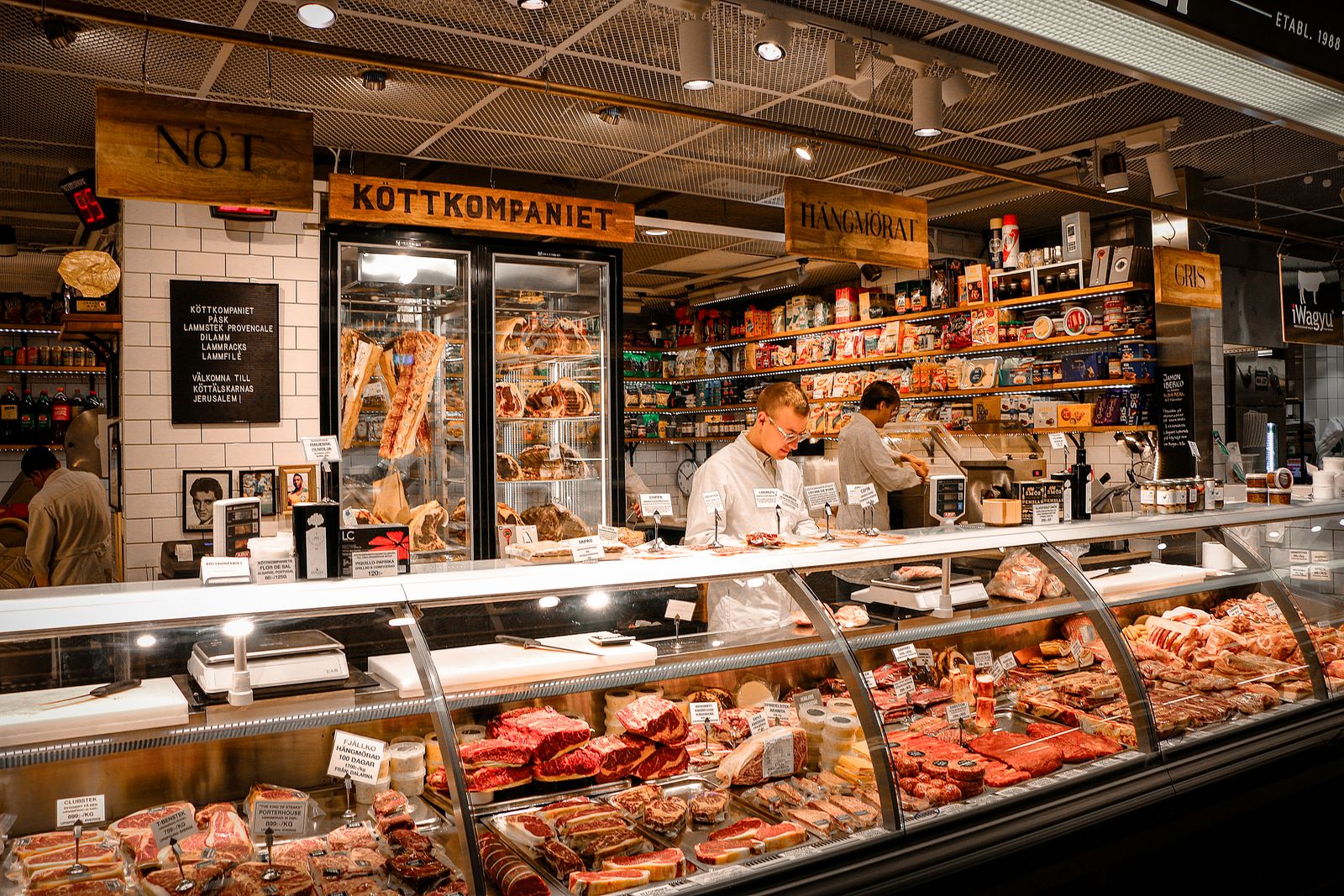 Palvelutiskin ammattilainen työssään